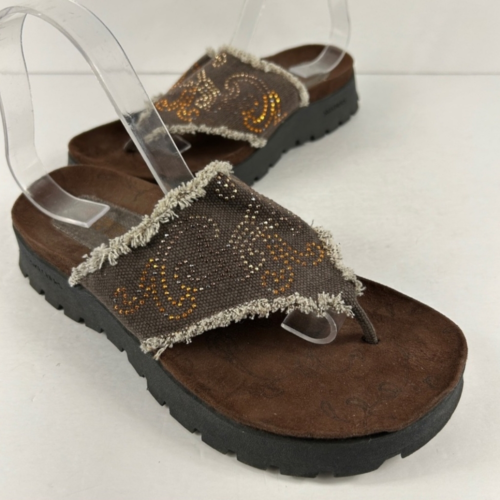 NUC Skechers platform sandle with suede sole. Size 8